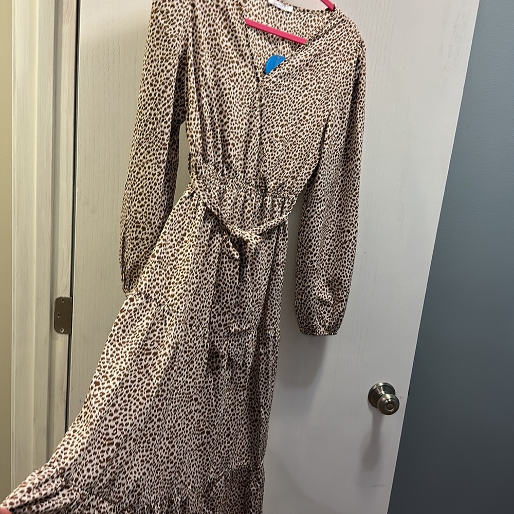 Cupshe Animal Print Tiered Maxi Dress with long sleeves, V neck. Size Medium NWT